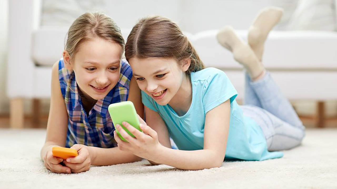 6 Reasons Why Should Kids Have Cell Phones